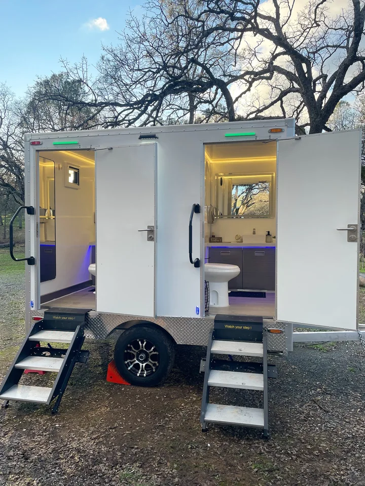 Restroom trailer with two open entrances and separate stairways